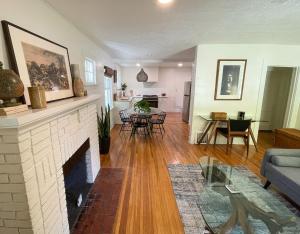 Parkside Bungalow steps away from Manito Park - Ubytování bez kategorie ve městě Spokane