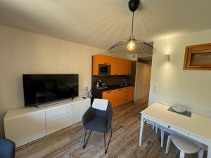Studio moderne à Montgenèvre avec garage intégré - FR-1-266-245