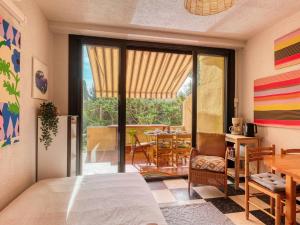 T3 Climatisé avec Parking, Proche Plage - FR-1-816-25