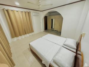 Bluewaves Hostel & Villa Panagsama by Hiverooms