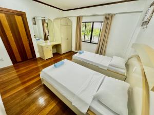 Bluewaves Hostel & Villa Panagsama by Hiverooms