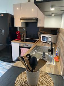 Superbe Chambre parentale avec salle de bains privée et WC privés, wifi, cuisine