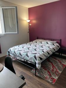 Superbe Chambre parentale avec salle de bains privée et WC privés, wifi, cuisine