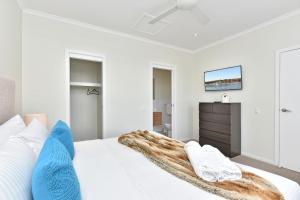 Coastal Breeze at Caves Beach Villas