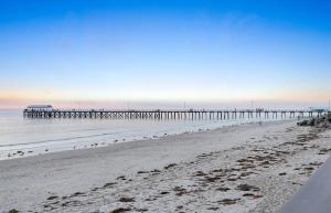 Sams Henley Beach Garden Unit