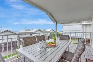 Bay Breeze at Caves Beach Villas - Belmont