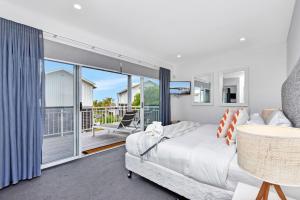 Oceanside Oasis at Caves Beach Villas