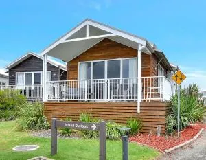 Sandy Isles at Caves Beach Villas - Belmont