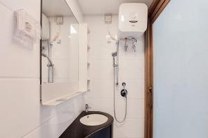 Cozy Style Studio Room at High Floor Sky House BSD Apartment By Travelio