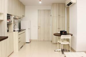 Cozy Studio at Azalea Suites Apartment By Travelio
