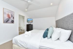 Saltwood Retreat at Caves Beach Villas