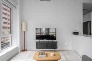 Blueground The Loop elevator nr Willis Tower CHI-1237