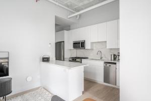 Blueground The Loop elevator nr Willis Tower CHI-1237