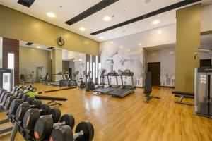 Azalea 1BR Suite - Pool, Gym, WiFi, Netflix, AC, Kitchen, Ayala Mall