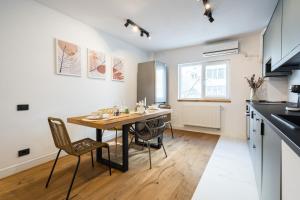 Aria Victoriei Square