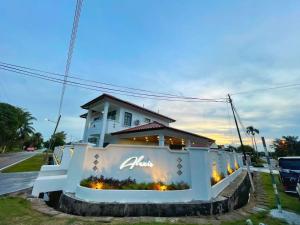 ALEXIS VILLA Whole OR Room