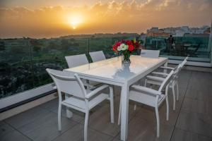 A52 - Apartment with Sea and Country Views