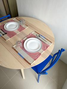 Cozy Mid-Century Condo with a Skyline View