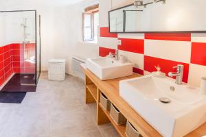 Maisons de vacances Domaine du Roc Gites 34 personnes : photos des chambres