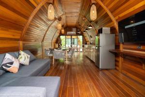 New 3BR Chalet-Style Villa Pasak Paradise 3, Private Pool, 10min drive to Laguna Phuket