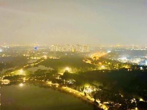 Bens Homestay Ecopark - Landmark L1