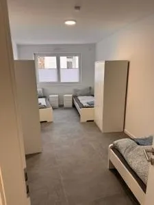 Moderne Wohnung für 3 Personen mit extra Schlafzimmer, Wohnzimmer & Balkon - Stetten