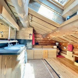 Chalets Magnifique chalet bois pour 16 personnes a 1600m : Chalet