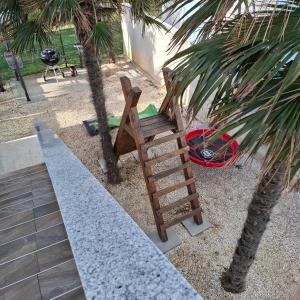 Palm tree apartment 2