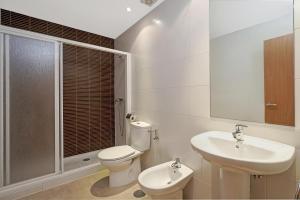 Two-Bedroom Family Apartment room in El Diamante de Orgiva