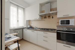M1 Lima Roomy Apartment with Balconies