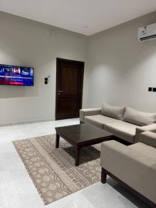 مجمع الملكة بصامطة شقة من غرفتي نوم فندقية فخمة وبتصميم راقي يلبي جميع احتياجات الضيوف