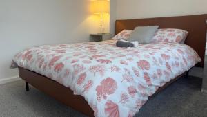 Sleek 3 - Bed Home, Stylish and Luxurious