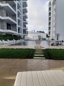 Roma Stays - 3bedroom Apartment at Aqua Gardens Near to CityMall