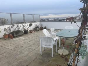Sejours chez l'habitant Chambre dans un grand appartement avec terrasse : photos des chambres