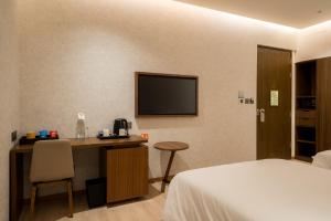 080 Transit Hotel, T2