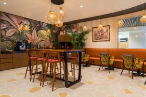 080 Transit Hotel, T2