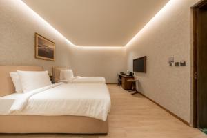 080 Transit Hotel, T2