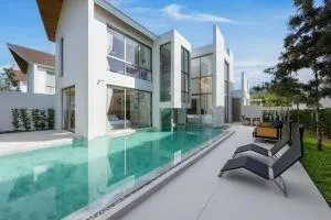 Luxury 3BR Villa Bliss with Private Pool - Ban Phak Chit