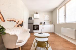 Appartements L-Antique Plaza, Appartement atypique et unique avec balneo, proche centre et plage : photos des chambres