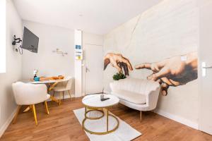 Appartements L-Antique Plaza, Appartement atypique et unique avec balneo, proche centre et plage : photos des chambres