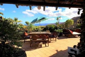 CORA - Beheizter Pool, Sauna, traumhafter Meerblick, Billiard, Tischtennis, sehr ruhig