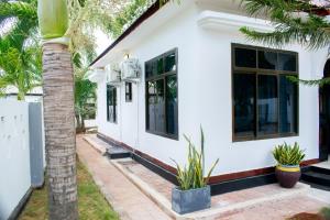 Mjimwema Villas Main House