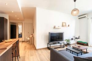 #37 1BDR Bagatelle, Promenade, sea front Balcony & AC