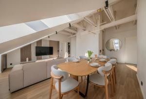 ᴄᴏʜᴏsᴛ I 2BD Penthouse Luxury-Designer Apt, CityCenter