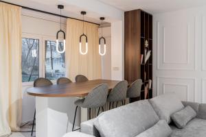 Ultra-Modern Luxury Apartment - Spacious & Elegant