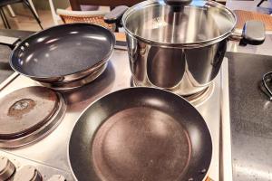 Artsy 110sqm 2br in MOA 200mbps Wifi XBOX Printer