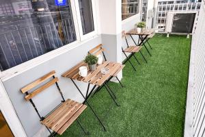 Artsy 110sqm 2br in MOA 200mbps Wifi XBOX Printer