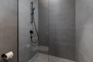 Waves - Elegant Waterfront Living in Dubais Business Bay