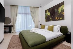 Waves - Elegant Waterfront Living in Dubais Business Bay