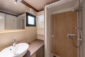 Campings Camping paradis le Coiroux : Chalet 2 Chambres